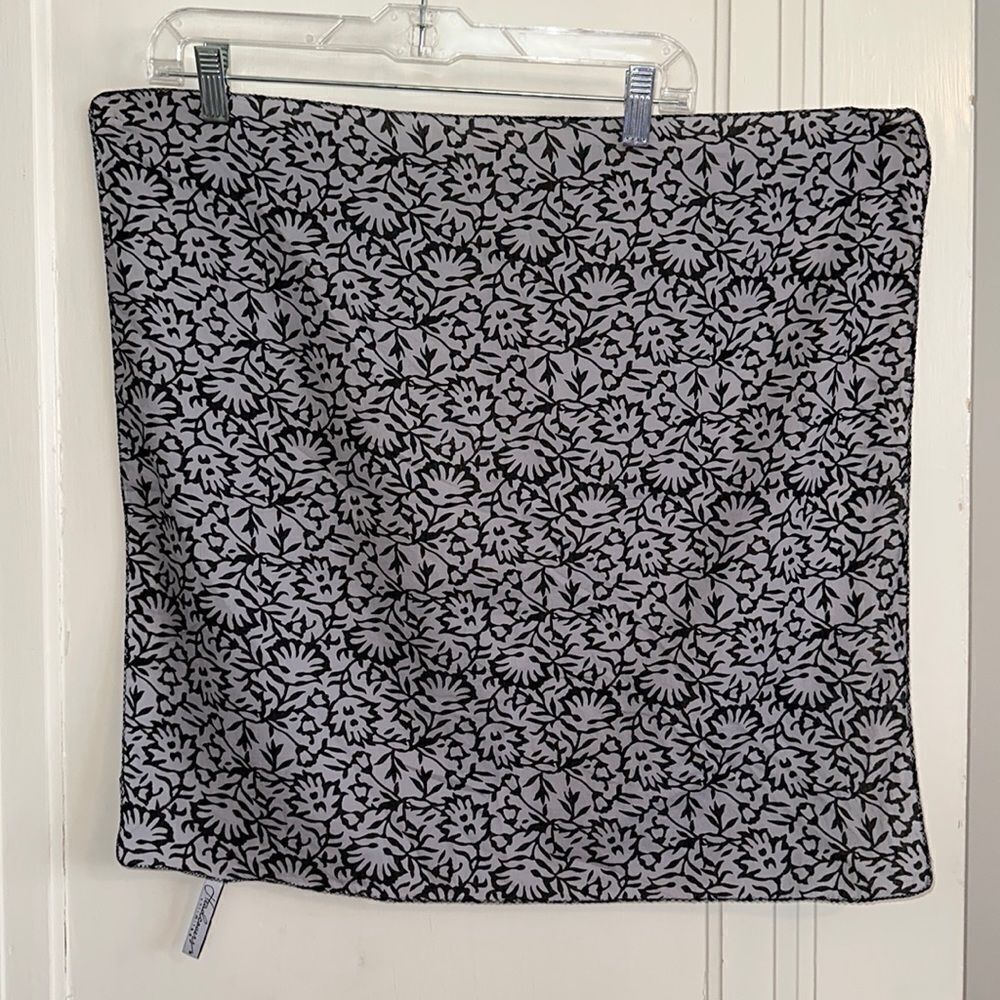 Headcovers Unlimited gray‎ & black floral cotton scarf